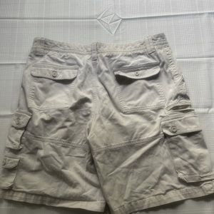 Men’s casual cargo shorts.